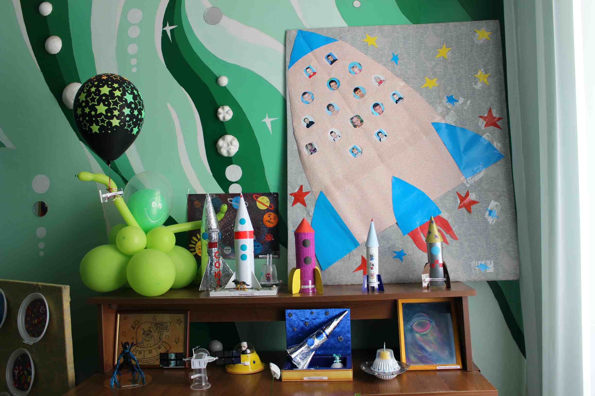 Космос старшая группа для родителей. Поделки на тему космос. Поделка ко Дню космонавтики в детский сад.